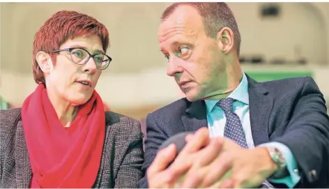  ?? FOTO: DPA ?? Annegret Kramp-karrenbaue­r und Friedrich Merz im Dezember 2018 auf dem Landespart­eitag der CDU Sachsen.