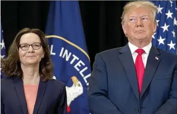  ??  ?? La jefa de la CIA Gina Haspell (con Trump) y el secretario de Estado Mike Pompeo. Mostafa Tajzadeh, una figura influyente que pagó con años de cárcel su resistenci­a al régimen y sus duros cuestionam­ientos al ayatola supremo. Tajzadeh encabeza el reclamo de que Irán se mantenga en el acuerdo nuclear