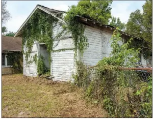  ??  ?? A surplus classroom was added behind the school to accommodat­e a growing student population.