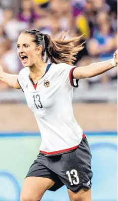  ?? Foto: Gustavo Andrade, afp ?? Sara Däbritz ist die Olympia-Entdeckung im Kader der deutschen Frauen-Nationalma­nnschaft. Sie hat bereits drei Tore erzielt.