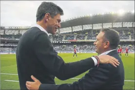  ?? FOTO: UNCITI ?? Eusebio y Pellegrino se saludan antes del partido