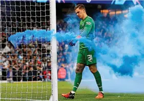  ?? REUTERS ?? Safe hands: Manchester City keeper Ederson removes a flare