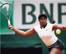  ?? JULIAN FINNEY Getty Images ?? Sloane Stephens, from Plantation, never found her rhythm against Johanna Konta, who won 6-1, 6-4 in the quarterfin­als Tuesday. ‘I didn’t get a chance to really get into the match,’ Stephens said.