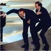  ??  ?? Nel 2002 Benigni e Baudo: celebre gag a Sanremo