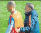  ?? FOTO: EFE ?? Dick Advocaat, junto a Arjen Robben
