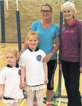  ??  ?? Judy Murray met aspiring tennis players Heidi Hales, three, and Eliza Hales, five, along with Bridgend Tennis Club coach Leanne McLellan