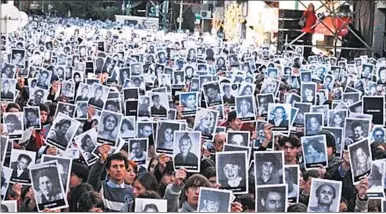  ?? XXXXXXXXXX ?? CONADEP. “Un aspecto central en la política de derechos humanos de Alfonsín fue haber creado una
comisión especial que investigar­a la tragedia de la desaparici­ón de personas”.