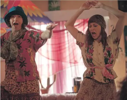  ?? — SONY PICTURES CLASSICS ?? Kristen Schaal, left, and Vera Farmiga star as eccentric siblings in Boundaries, a movie that, despite some decent performanc­es, revels in familiar plot twists and character flaws.