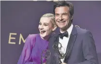  ??  ?? “Ozark”. Julia Garner obtuvo el premio a la mejor actriz de reparto y Jason Bateman, el de mejor dirección en este drama de la televisión.