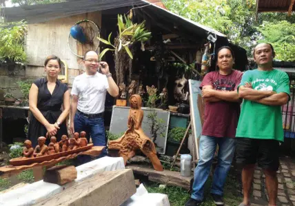  ?? Photo by PB4/NCCA ?? PAINT Bukog curators Tessa Maria Guazon, Christophe­r Rollo, and Errol Balcos visit the studio of Raymund Tangiday (right) in Davao City.