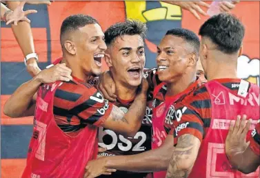  ??  ?? Reinier Jesús (17 años), segundo por la izquierda, celebra un gol con el Flamengo.