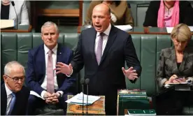  ?? Photograph: Mick
Tsikas/AAP ?? Peter Dutton’s bill to retrospect­ively amend a flawed piece of asylum legislatio­n passed theHouse of Representa­tives with unanimous Labor and Coalition support.