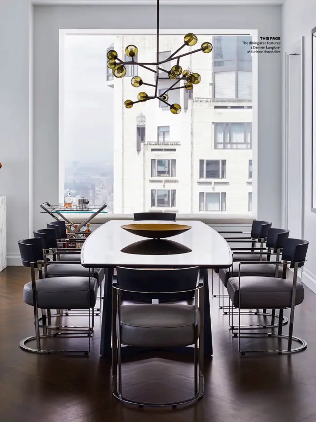  ??  ?? The dining area features a Damien Langloisme­urinne chandelier