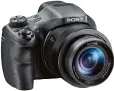  ?? Foto: Sony ?? Sieht aus wie eine Spiegelref­lexkamera, ist aber keine – dafür kompakter und leichter als die Profigerät­e: die DSC HX350B von Sony.