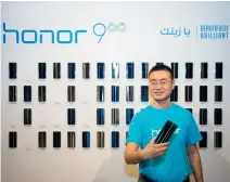  ??  ?? The honor 9 is available at a starting price of SR1,899 ($506).