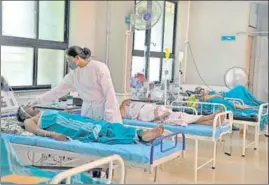  ?? UDAY DEOLEKAR/HT PHOTO ?? Patients at a Covid care centre in Sangli, Maharashtr­a, on Friday.