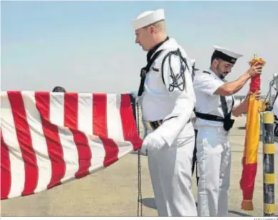  ?? FITO CARRETO ?? Ceremonia de cambio de bandera en la base aeronaval de Rota.