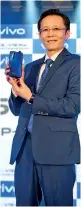  ??  ?? Vivo Sri Lanka CEO Kevin Jiang with new Vivo V15pro