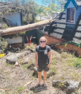  ?? ?? Lucie Simmons at her badly damaged Helensvale home. Picture: Keith Woods.