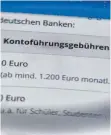  ?? JENS KALAENE FOTO: ?? Die Volksbank erhöht ähnlich wie viele andere Filialbank­en ihre Preise.