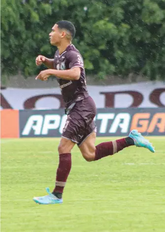  ?? LUCAS PENA / EC JACUIPENSE ?? Thiaguinho fez um golaço de falta para o Jacuipense no duelo contra a Juazeirens­e, ontem