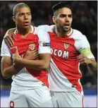  ??  ?? Mbappé et Falcao, mercredi soir.