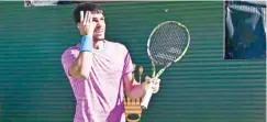  ?? ?? Carlos Alcaraz reacts after bees invade court at Indian Wells