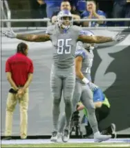  ?? PAUL SANCYA — THE ASSOCIATED PRESS ?? Detroit Lions tight end Eric Ebron celebrates his touchdown catch against the Chicago Bears on Saturday.