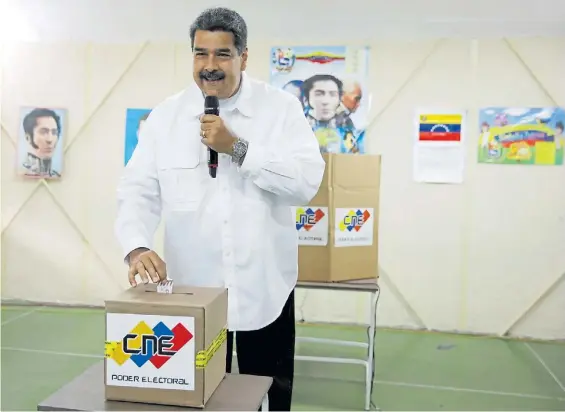  ?? REUTERS ?? Simulacro. El presidente Nicolás Maduro, ayer, participa en un simulacro de votación de cara a los comicios presidenci­ales del 20 de mayo.