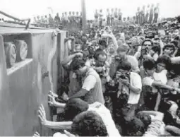  ??  ?? BODY SHIELDS People block an armored personnel carrier, a familiar scene along EDSA during those four days in February (MB file photo)