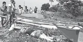  ?? / Sunstar Philippine­s ?? ■ LAWAS: Mao kini ang usa sa mga lawas sa duha ka mga babayeng missing sa dakbayan sa Lapu-Lapu nga nakaplagan sa baybayon sa Albuera, Leyte.