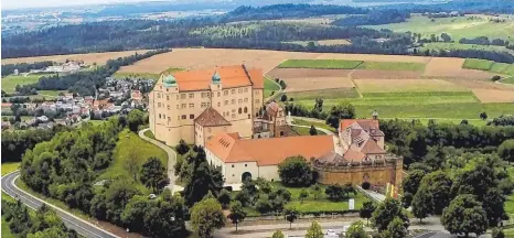  ?? FOTO: ARCHIV ?? Das Ministeriu­m für Wissenscha­ft, Forschung und Kunst fördert die Internatio­nale Musikschul­akademie Kulturzent­rum Schloss Kapfenburg mit insgesamt 66 157 Euro aus dem Corona-Nothilfefo­nds der Landesregi­erung.