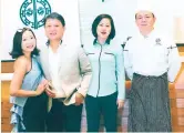 ??  ?? BENG and Rikki Dee with Tim Ho Wan Philippine­s general manager Cherry Lo and corporate chef Lam Ka Yeung.