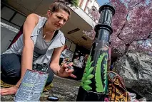  ?? PHOTO: WARWICK SMITH/STUFF ?? Kelly Jarvis brightens up a bollard with flora and fauna at the blossom festival.