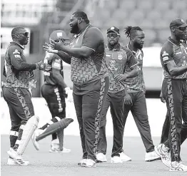  ?? CPLT20.COM ?? Barbados Royals’ Rahkeem Cornwall (second left) has a conversati­on with wicketkeep­er Devon Thomas (left) during a Hero Caribbean Premier League cricket game.