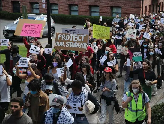  ?? NANCY LANE — BOSTON HERALD ?? Pro-Palestinia­n protestors march through Harvard University campus in Cambridge on Oct. 19.