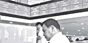  ??  ?? This Businessmi­rror file photo shows brokers working at the trading floor of the Philippine stock Exchange in Bonifacio Global City in Taguig.