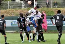  ?? (Photo PQR/Midi Libre) ?? Les Étoilistes menaient au score hier, avant que l’arbitre interrompe la partie.