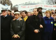  ??  ?? Républicai­n. En janvier 1994, il défendait l’école laïque avec Pierre Mauroy, Michel Rocard, Jean-Christophe Cambadélis et Dominique Voynet.