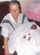  ?? EDUARDO CUNHA ?? Madre Luísa Capombe está a cuidar do bebé