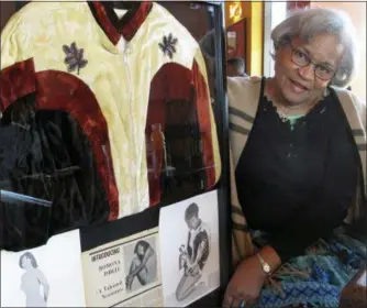  ?? ANDREW WELSH-HUGGINS — THE ASSOCIATED PRESS ?? Ramona Isbell talks about her days as a profession­al wrestler in the 1960s and 1970s beside a framed collage of mementos including publicity photos and a jacket, on Monday in Columbus, Ohio. A new documentar­y tells the story of black women profession­al...