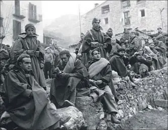  ?? EFE ?? El ejército de Franco, tras entrar en Vilanova de Meià, el 1 de enero de 1938
