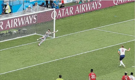  ?? DARKO BANDIC
THE ASSOCIATED PRESS ?? England’s Harry Kane, right, scores on Panama goalkeeper Jaime Penedo, his second penalty kick during the Group G match. England won, 6-1.