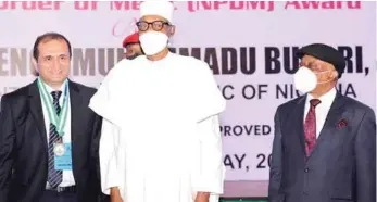  ?? ?? L-R; Managing Director, Crown Flour Mill (CFM) Limited, Mr. Ashish Pande; President Muhammadu Buhari; and Minister of Labour and Employment, Dr. Chris Ngige, at the presentati­on of the 2022 National Productivi­ty Order of Merit Award to CFM, held at the State House Banquet Hall in Abuja…recently