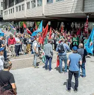  ?? (LaPresse/ Loss) ?? Protesta
Una foto della contestazi­one organizzat­a da Cgil, Cisl e Uil due settimane fa in piazza Dante contro la riforma del Progettone
