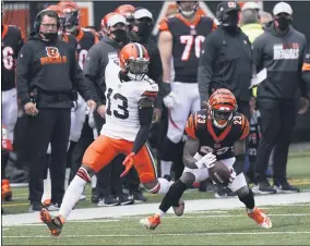  ?? BRYAN WOOLSTON — THE ASSOCIATED PRESS ?? The Bengals’ Darius Phillips intercepts a pass intended for Odell Beckham Jr. during the first quarter Oct. 25in Cincinnati.