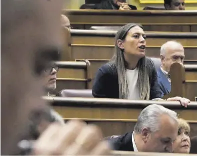  ?? JOSÉ LUIS ROCA ?? Miriam Nogueras vota no en el Congreso a la ley de amnistía, ayer.