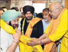  ?? HT PHOTO ?? Chief minister Capt Amarinder Singh also visited Durgiana Temple in Amritsar on Monday.