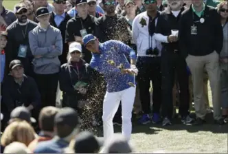  ?? DAVID J. PHILLIP, THE ASSOCIATED PRESS ?? Rickie Fowler hits from the rough on the ninth hole in the second round of the Masters on Friday.