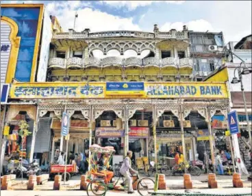  ??  ?? A dilapidate­d heritage building in Chandni Chowk, The SRDC plans to restore the facade of all such buildings.